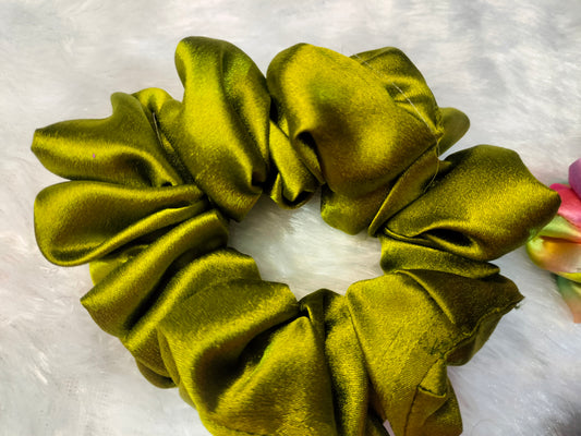 Combo set of 4🎀✨ 1 Large size scrunchie,1 medium size sequence hair bow,1 medium size rainbow 🌈 scrunchie and double layer hair bow medium size