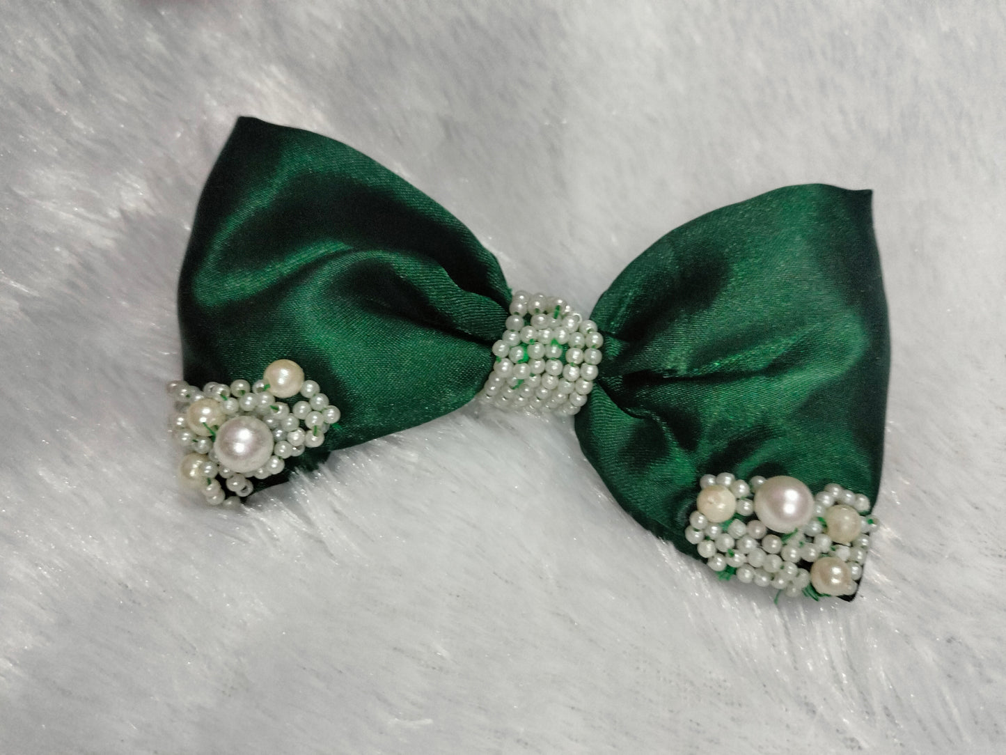 Pearl💖💖💚 embellished Green 💚 hair bow