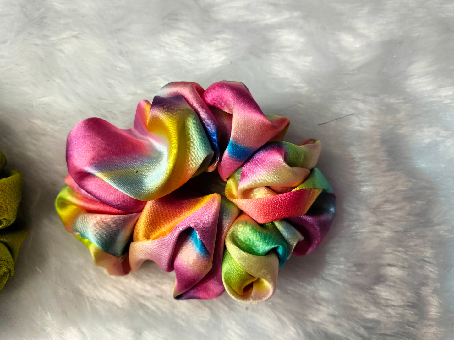 Combo set of 4🎀✨ 1 Large size scrunchie,1 medium size sequence hair bow,1 medium size rainbow 🌈 scrunchie and double layer hair bow medium size